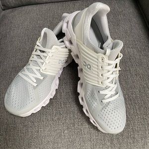 Women’s ON Cloudswift Running • Size 8.5      Glacier/White